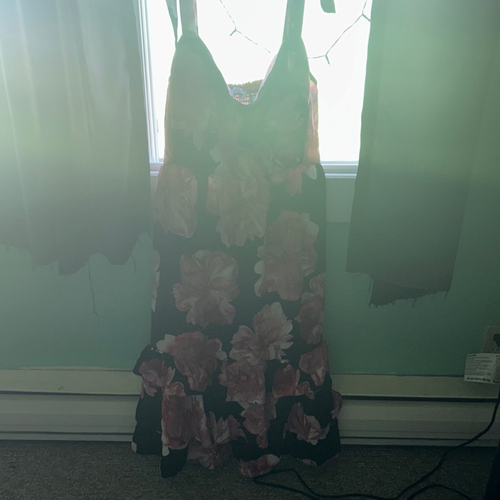 Beautiful floral dress size extra large in great condition worn once